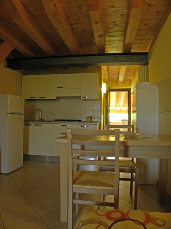 Cucina appartamento vacanze Lago di Garda