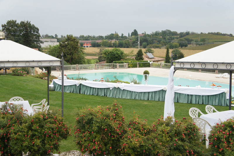 Buffet aperitivo bordo piscina Cerimonie La Cavallina