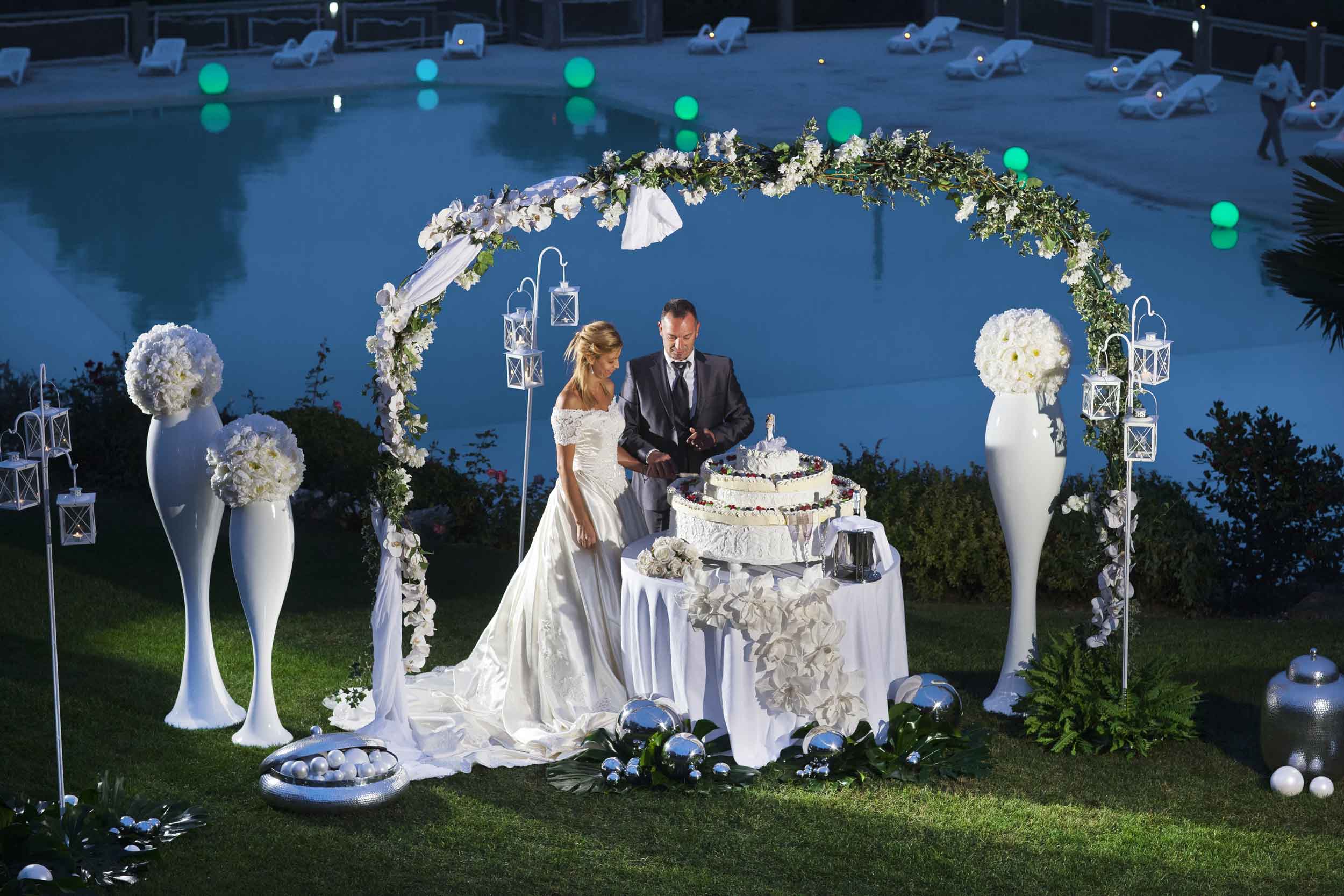 Matrimonio fuochi d artificio-taglio-torta piscina La Cavallina Eventi
